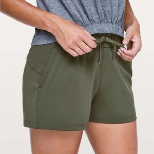 Lululemon On The Fly Short *2.5" Camo Green
Size 6